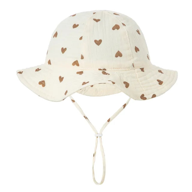 Lightweight summer hat for newborn with heart print